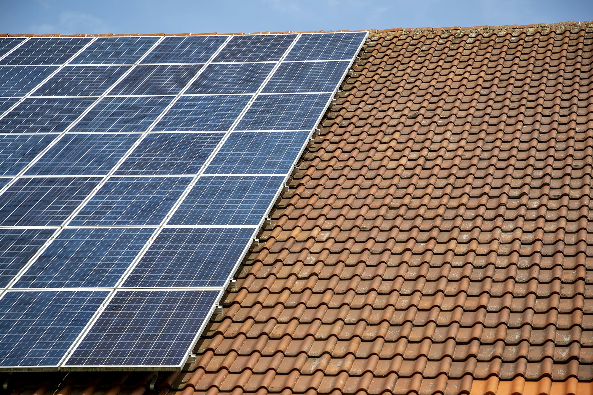 job installing solar panels